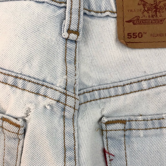 Levi’s Vintage High Waist Light Wash Frayed Embroidered Hem Jean Shorts Size 29 - Picture 5 of 12